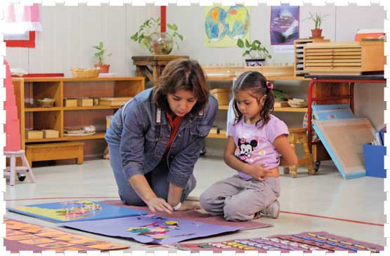 Ambiente Montessori para recién nacido. Zona de movimiento - Aprendiendo  con Montessori